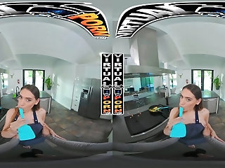 'VIRTUAL PORN - A Bit More Than Breakfast With Your Girlfriend Sera Ryder #VR'