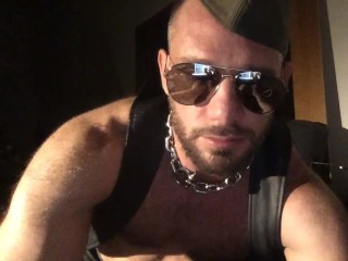 WEBCAM Ruber / Leather HOT hunk in a show. Masturbating, costume change.