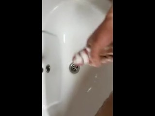 Guy masturbate in the sink